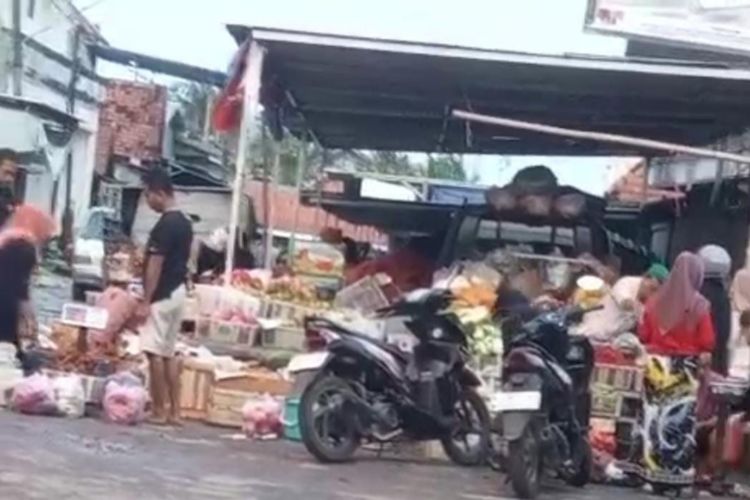 Pengawasan Dishub Sampang Lemah, Lahan Parkir Belakang Pasar Srimangunan Disalahgunakan.