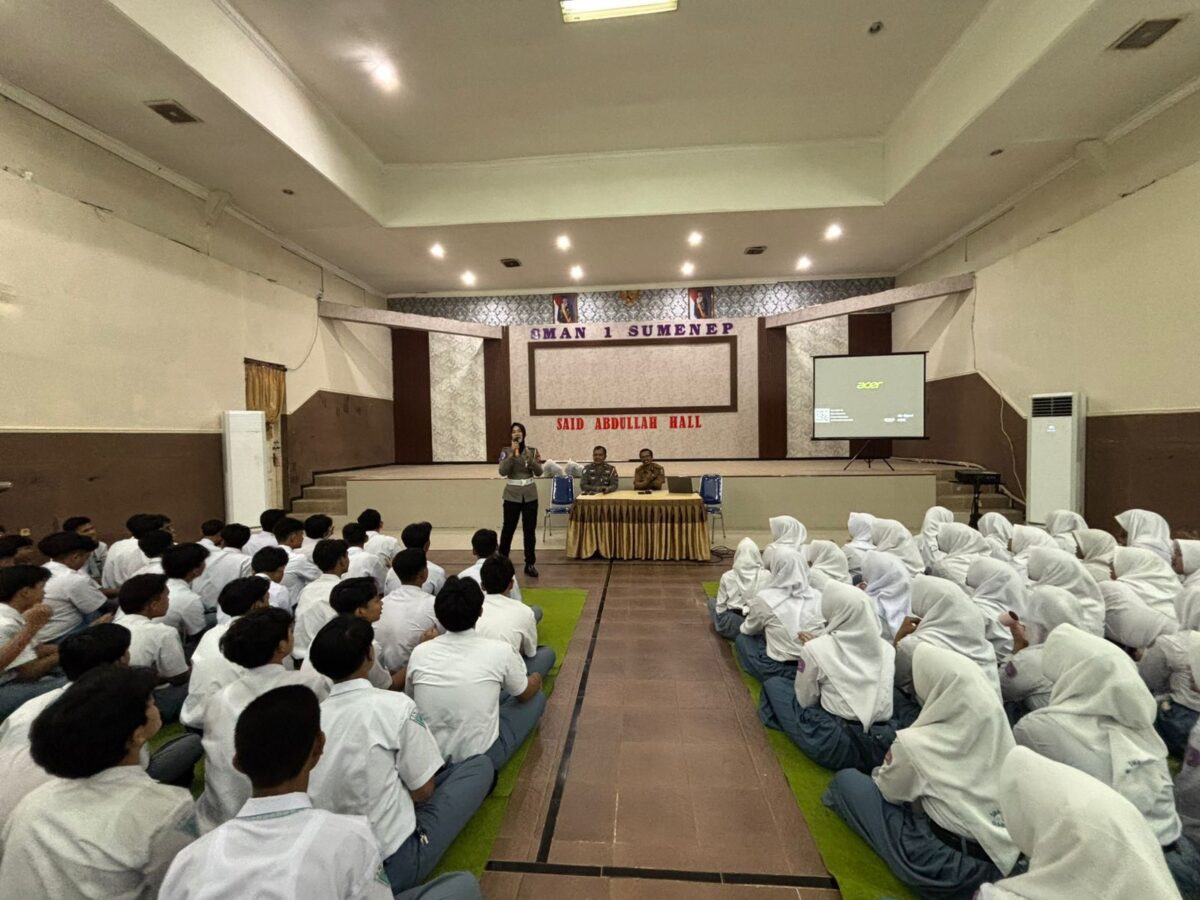 Police Goes to School, Kasat Lantas AKP Beny Kuncoro Tanamkan Budaya Tertib Berlalu Lintas di SMAN 1 Sumenep