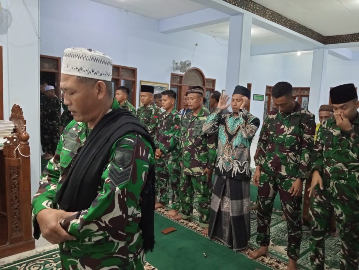 Suasana Penuh Khidmat Warnai Tarawih Bersama Satgas TMMD 