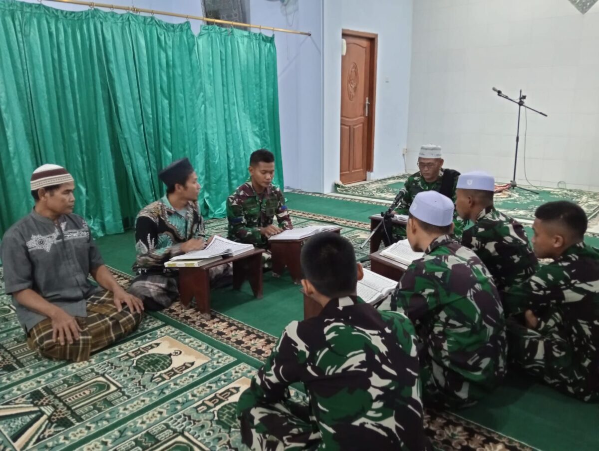 Hangatnya Ramadhan, Satgas TMMD Tadarus Al-Qur’an Bersama Warga    