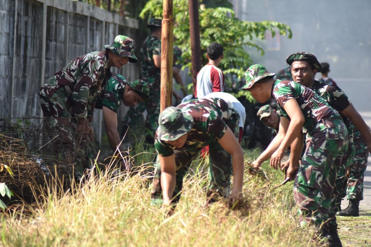 “Lingkungan Bersih Dimulai dari Kita” Pesan TMMD Pasuruan Lewat Aksi Nyata