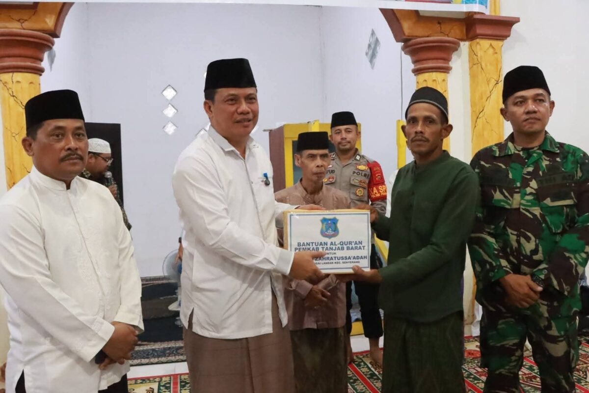 Safari Ramadan di Sungai Landak, Wabup Katamso Serahkan Bantuan dan Paparkan Program Prioritas Pemkab Tanjab Barat