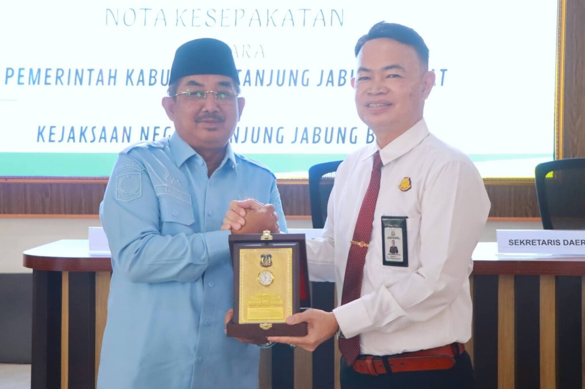 Perkuat Kepastian Hukum, Pemkab Tanjab Barat dan Kejaksaan Negeri Tanjung Jabung Barat Perpanjang MoU Strategis