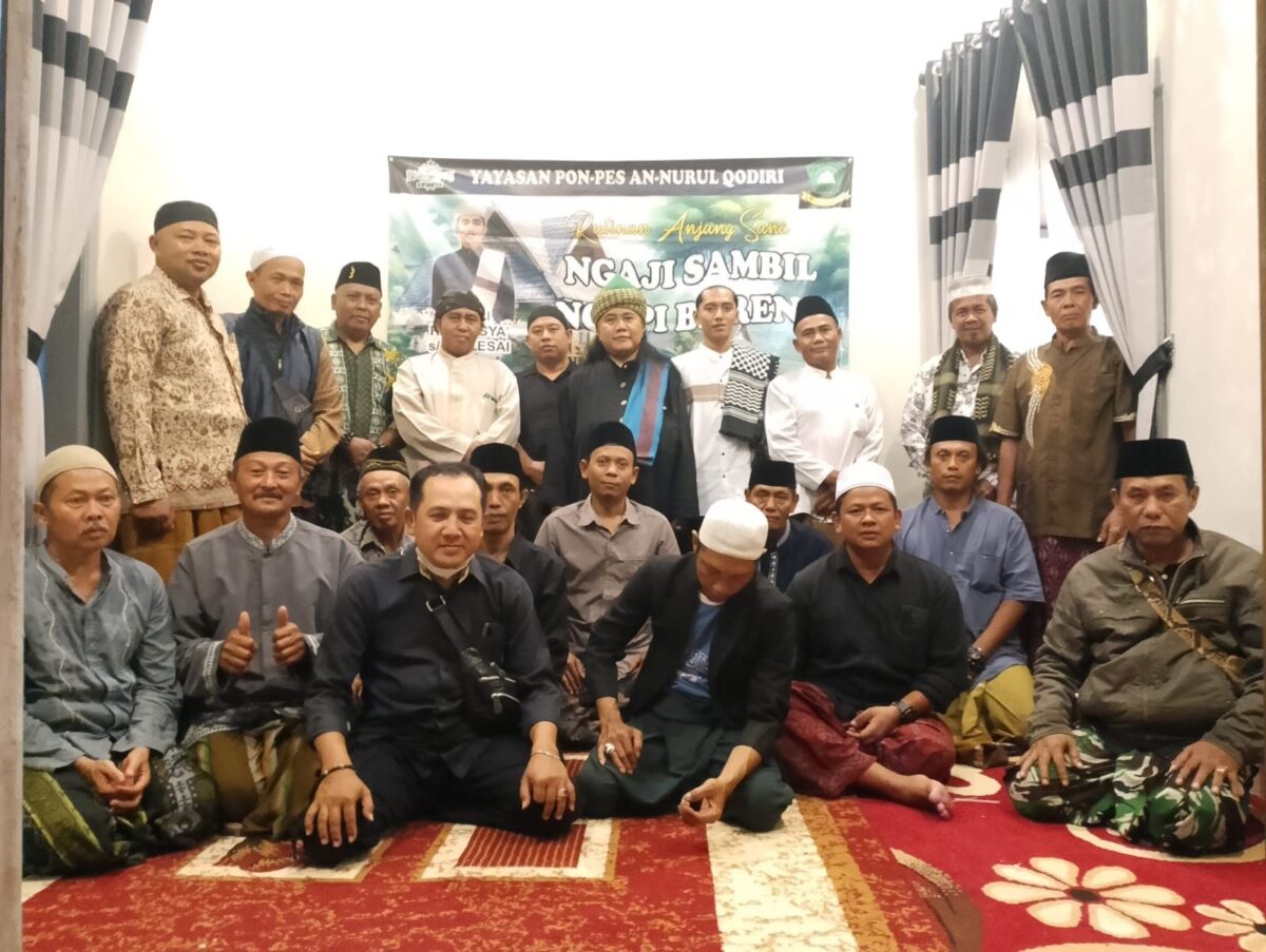 Ngaji Sambil Ngopi, Tradisi Rutin Anjang Sana Majelis Ta’lim Raudhatul Jannah di Desa Kembiritan