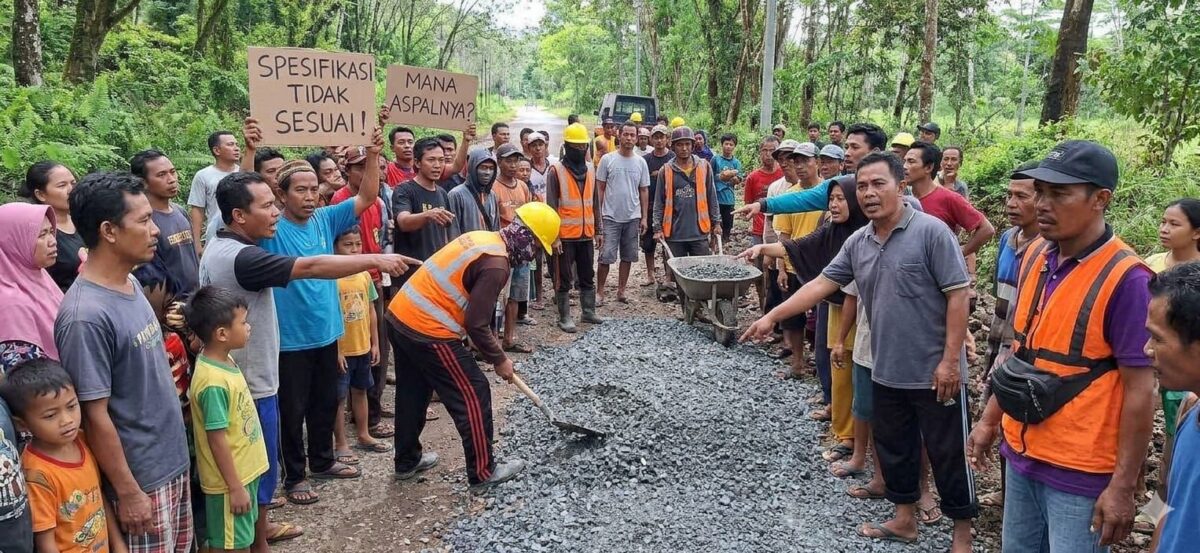 PENGERJAAN PROYEK SWAKELOLA UPTD WILAYAH VI DIPERTANYAKAN, PENGAWAS LAPANGAN SEBUT DRAINASE TAK MASUK AGENDA PERAWATAN