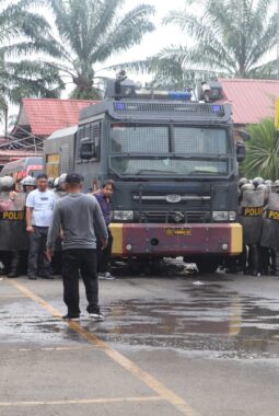 *Personel Polres Langkat Perdalam Latihan Sispam Kota, Kapolres Tekankan Kesiapsiagaan dan Pengamanan Humanis*
