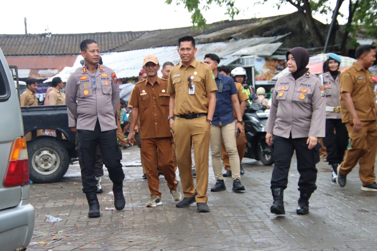 Kapolres Sumenep Pantau Langsung Stok Minyakita di Pasar Anom, Pastikan Harga Sesuai HET