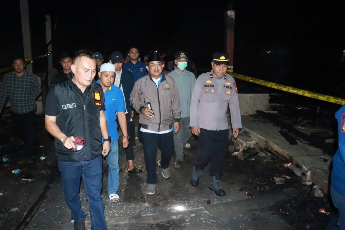 Bupati Anwar Sadat Tinjau Kebakaran di Teluk Nilau, Instruksikan Penanganan Maksimal untuk Korban