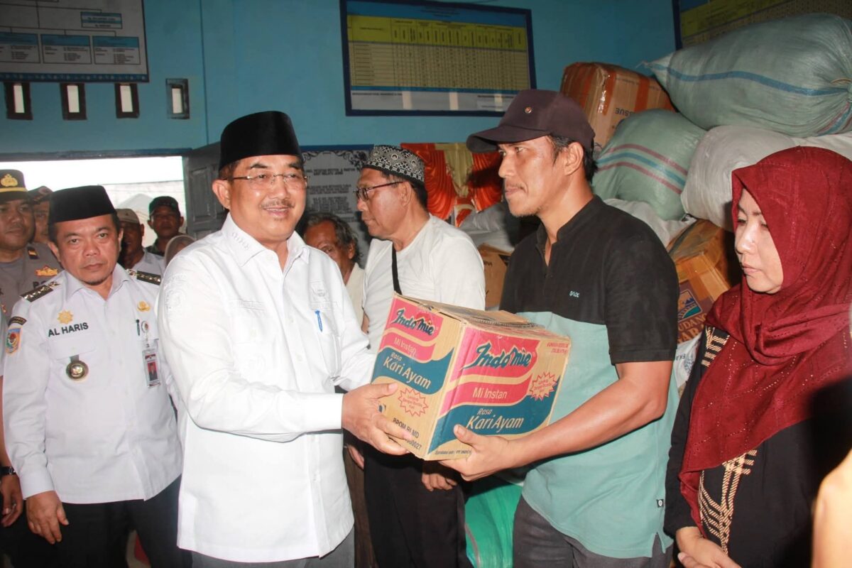 Gubernur Jambi dan Bupati–Wabup Tanjab Barat Tinjau Lokasi Kebakaran Teluk Nilau, Bantuan Mengalir untuk Korban