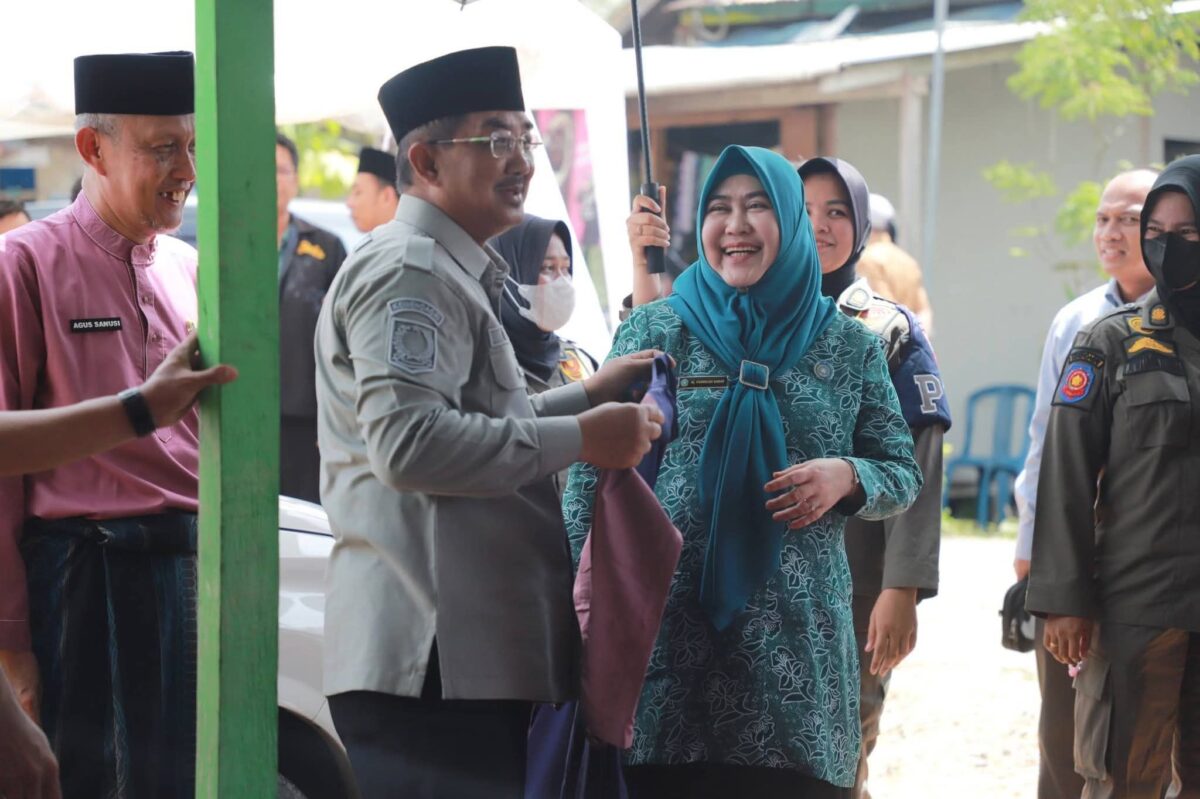 Bupati Anwar Sadat Salurkan Bantuan untuk Korban Kebakaran Teluk Nilau, Pastikan Penanganan Tepat Sasaran
