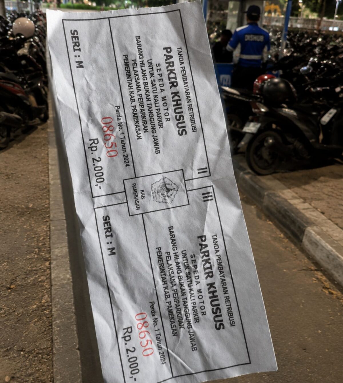 PARAH! Dishub Pamekasan Tarik Uang Parkir, Tapi Lepas Tangan Jika Motor Hilang?