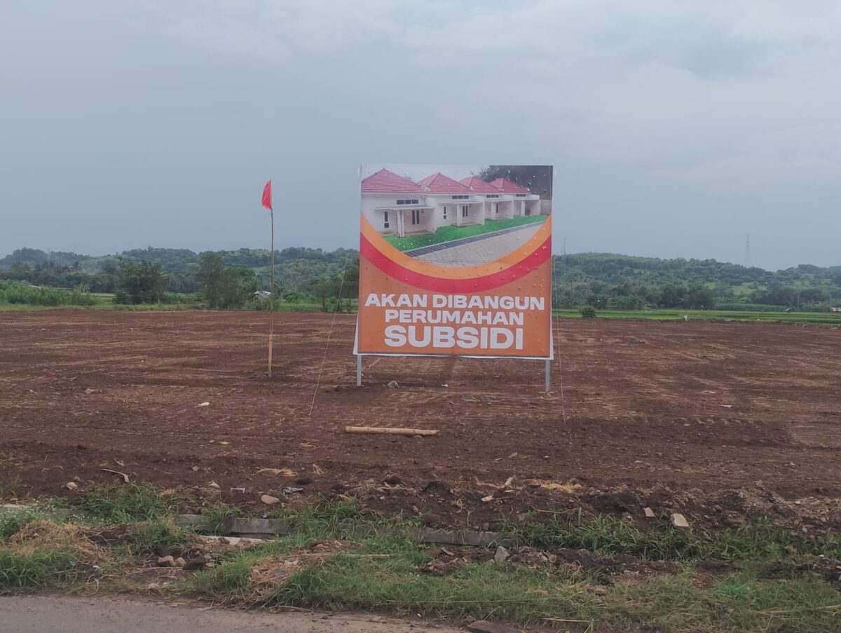 “Publik bertanya-tanya sampai dimana proses pelaporan LSM Teropong terkait penimbunan tanah pertanian produktif”  .