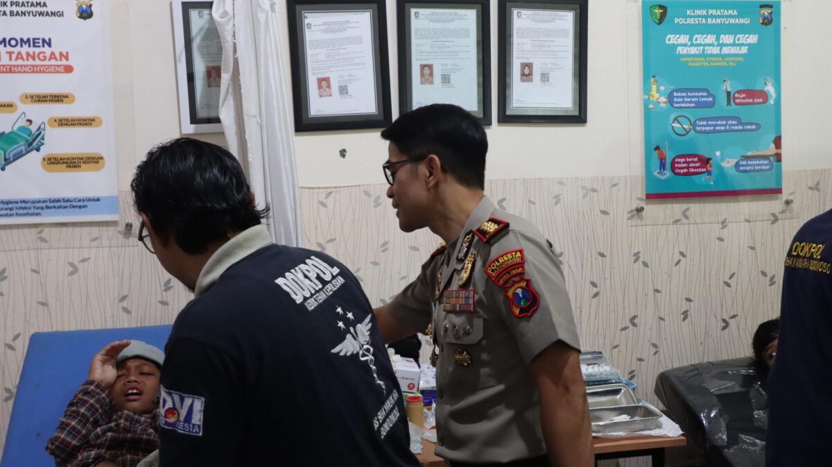 Khitanan Massal Hari Bhayangkara ke-80, Polresta Banyuwangi Wujudkan Kepedulian untuk Masyarakat