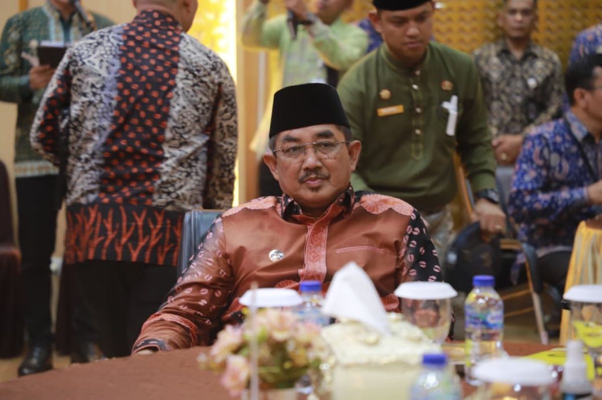Bersama Ketua DPRD, Bupati Tanjab Barat Kembali Raih WTP Ke-8 Berturut-turut