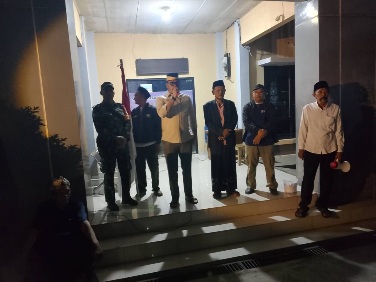 Sambut 1 Muharram 1448 H, Warga RW 02 Kutabumi Gelar Pawai Obor & Santunan 40 Anak Yatim