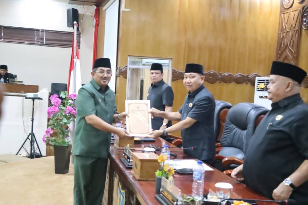 Bupati Anwar Sadat Sampaikan Ranperda Pertanggungjawaban APBD 2025, PAD Tanjab Barat Lampaui Target dan WTP Kembali Diraih