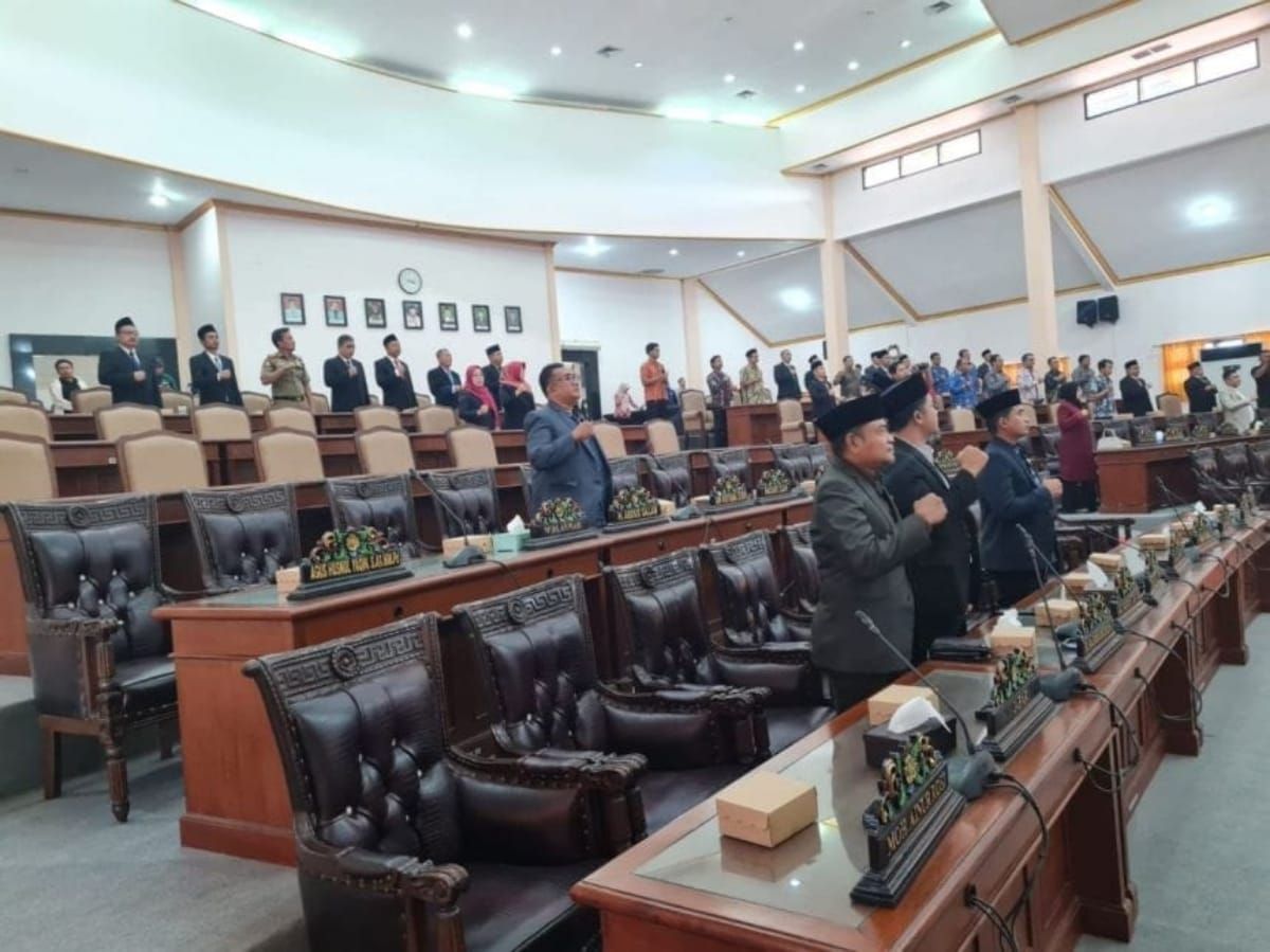 Kursi Kosong, Rapat Paripurna DPRD Sampang Ditunda Akibat Anggota Dewan Minim Disiplin
