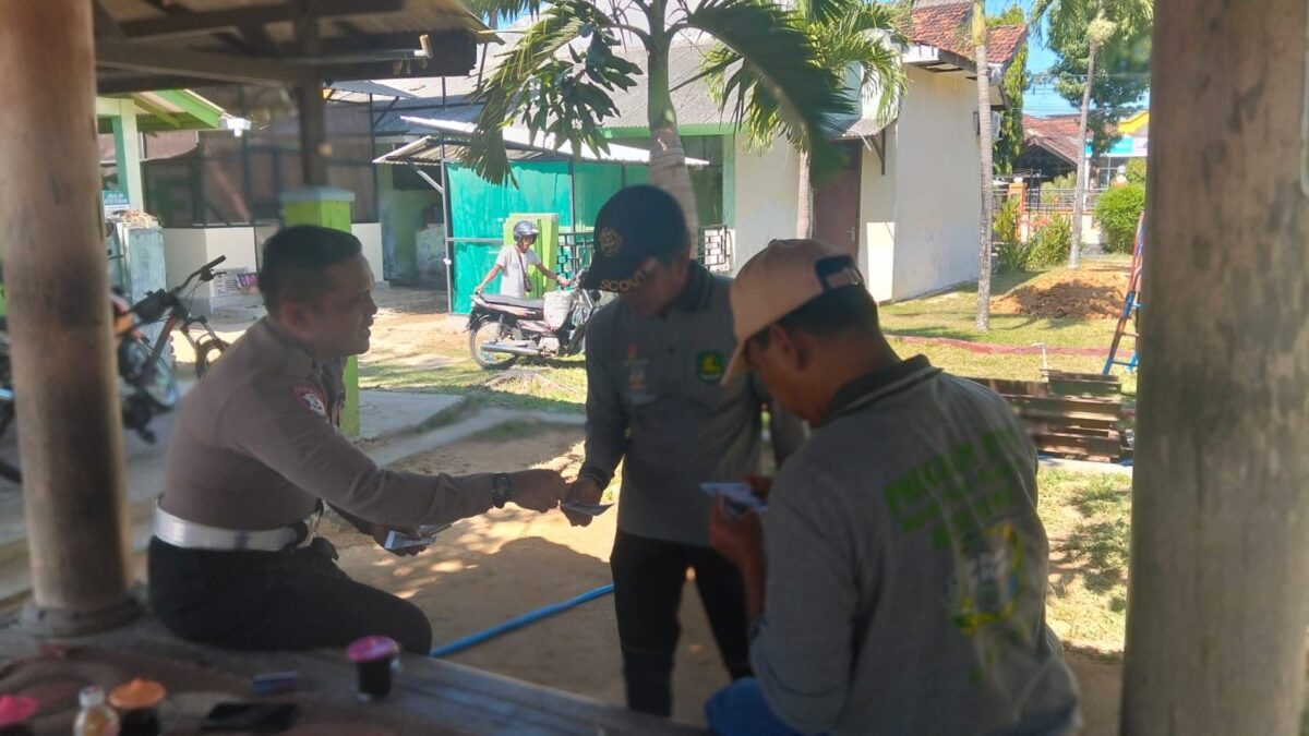 Jumat Humanis di DLH Sumenep, AKP Beny Kuncoro Sosialisasikan Layanan Halo Kapolresta untuk Kamseltibcarlantas Kondusif