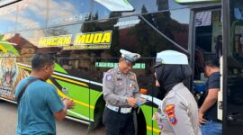 Atas Arahan Kasat Lantas Kompol Eko Aprianto, Anggota Satlantas Polresta Sumenep Gencar Ramp Check Bus Wisata