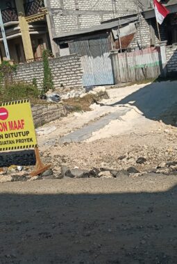 Beton Readimyx Rp249 Juta Keburu Retak, PPTK PUPR Sampang Malah Tak Tahu Siapa Pelaksana di Lapangan