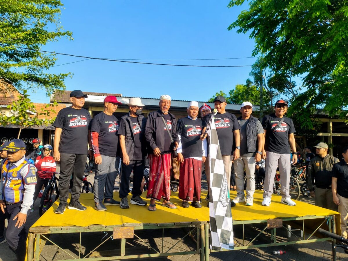 Meriahkan HUT RI, Ribuan Warga dan Komunitas Sepeda Padati Alun-Alun Dan Bang Kodir Bangil dalam Gelaran Gowes Bersama Bupati Pasuruan