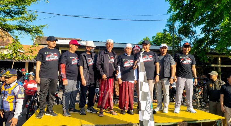 Meriahkan HUT RI, Ribuan Warga dan Komunitas Sepeda Padati Alun-Alun Dan Bang Kodir Bangil dalam Gelaran Gowes Bersama Bupati Pasuruan