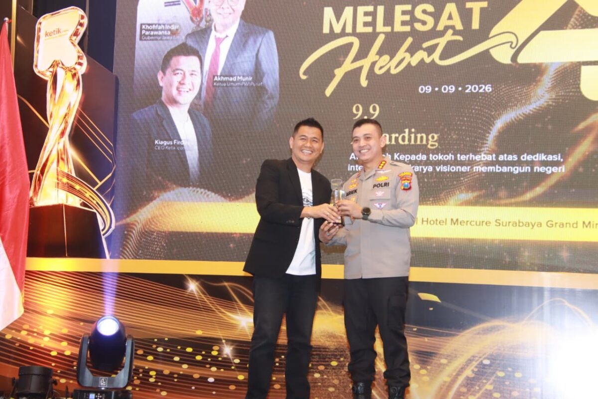 GEMILANG! Kapolresta Sumenep Kombes Pol Ariek Indra Sentanu Dinobatkan Sebagai Ikon Transformasi Polri di Anniversary Ketik.com