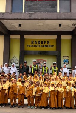 Belajar Sambil Bermain, TK At-Taqwa Paberasan Kenal Tugas Polisi di Polresta Sumenep