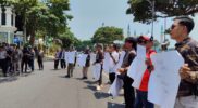 Puluhan Wartawan Geruduk Kejari Tuban, Tuntut Keterbukaan Informasi dan Perlindungan Jurnalis*