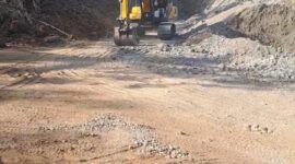 Anehnya, kegiatan penambangan tetap jalan. Material tetap digali, diangkut, dijual.