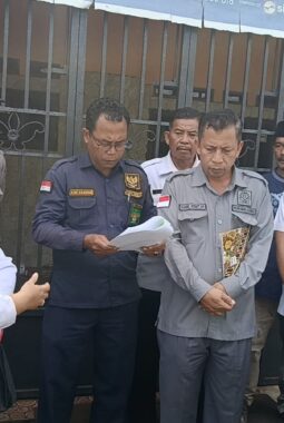 POLRES BINJAI SIAPKAN PERSONIL DAMPINGI TIM DARI PENGADILAN NEGERI BINJAI DI LOKASI EKSEKUSI TANAH DAN BANGUNAN*
