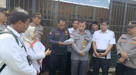POLRES BINJAI SIAPKAN PERSONIL DAMPINGI TIM DARI PENGADILAN NEGERI BINJAI DI LOKASI EKSEKUSI TANAH DAN BANGUNAN*