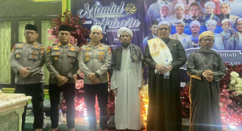 Kapolres Binjai Hadiri Maulit Arbain di Mesjid As Syahkirin Ajak masyarakat Jaga Kamtibnas.