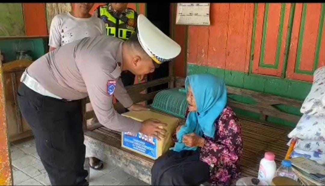 Satlantas Sampang Dekatkan Pelayanan lewat Rangkaian Hari Lalu Lintas Bhayangkara