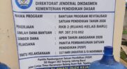 Revitalisasi SDN 162 Tanjab Barat Rp397 Juta Disorot, Warga Pertanyakan Material Kayu