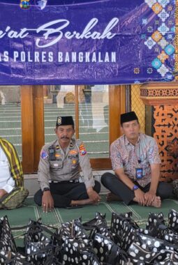 Satlantas Polres Bangkalan Hadir di Tengah Masyarakat Berbagi dan Menguatkan Kepedulian Sosial.