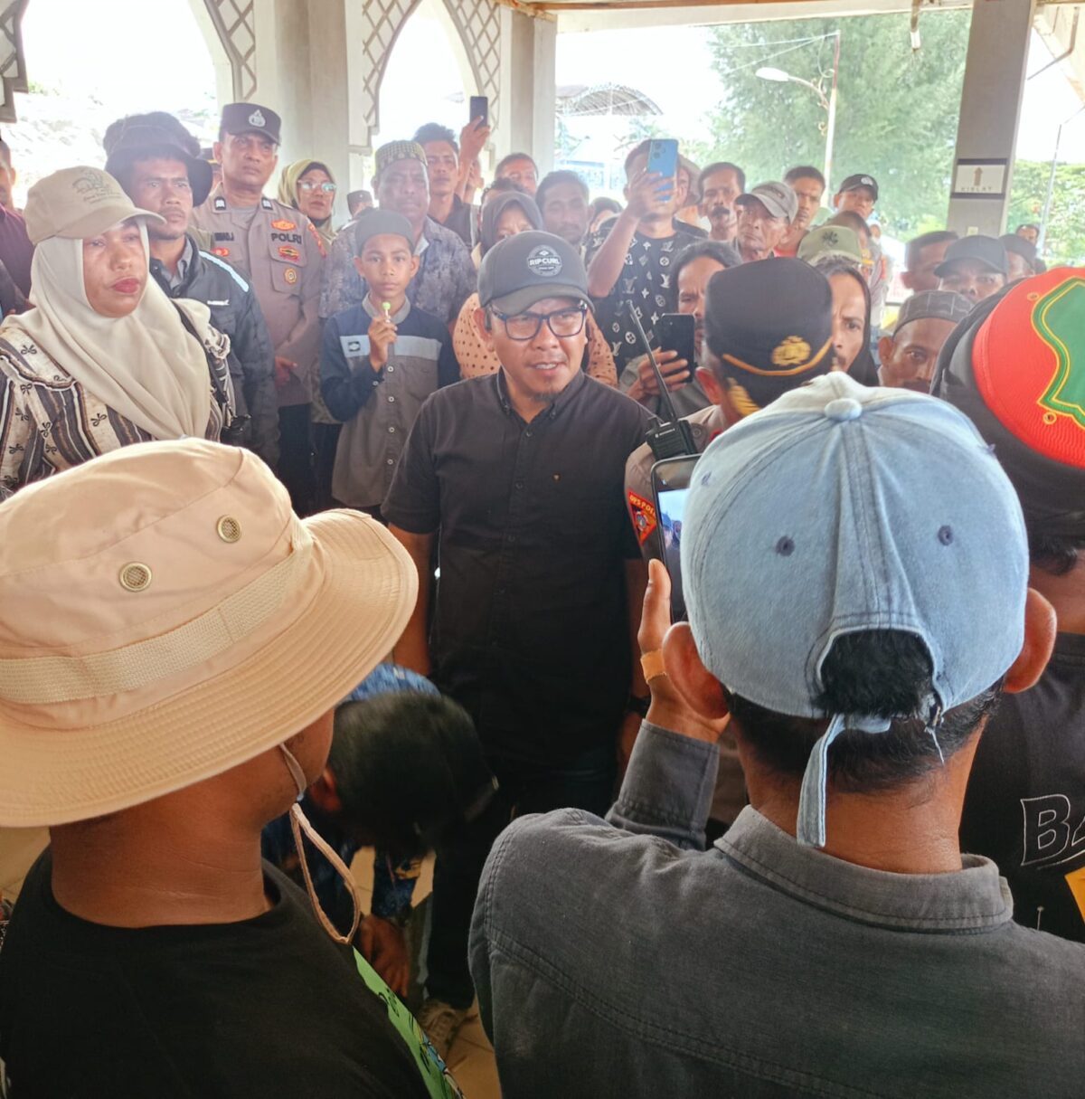 Seribuan Petani Bergerak ke Pendopo Bupati, Kasat Intel Aceh Timur Turun Redakan Massa