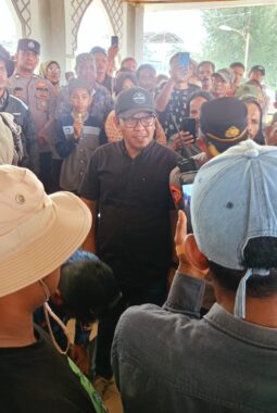 Seribuan Petani Bergerak ke Pendopo Bupati, Kasat Intel Aceh Timur Turun Redakan Massa