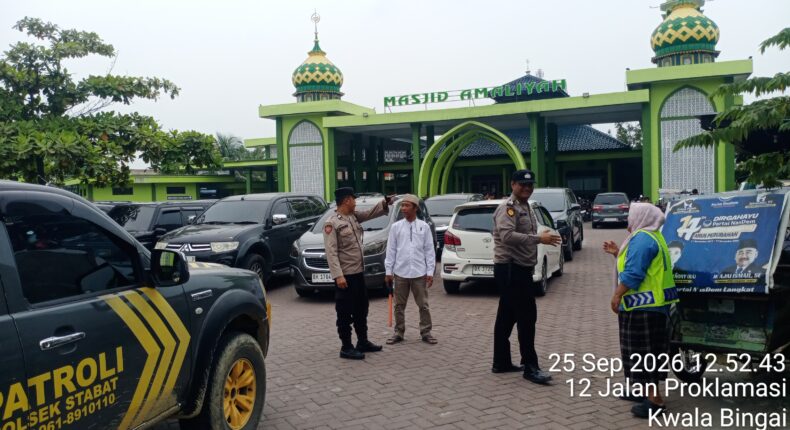 Polsek Stabat Laksanakan Pengamanan Sholat Jumat, Ciptakan Rasa Aman dan Nyaman bagi Jamaah