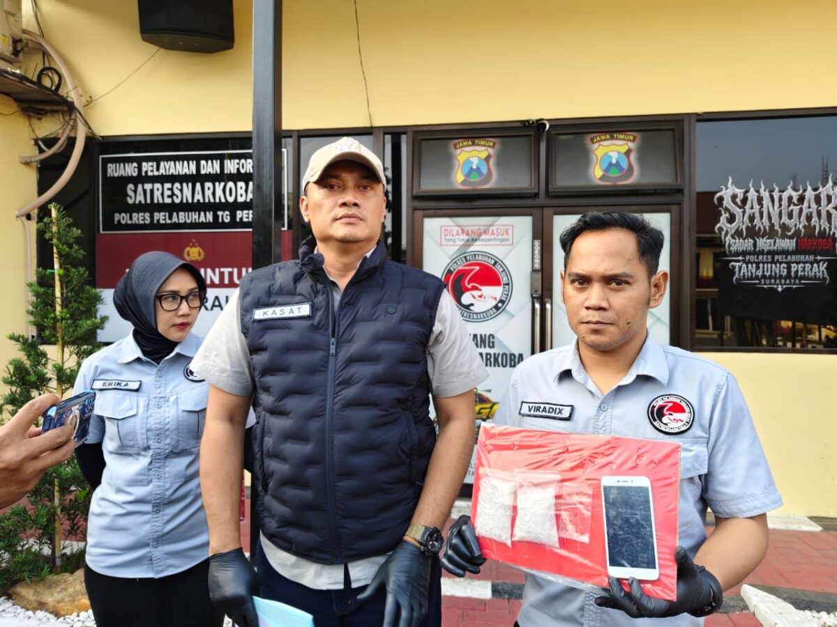 Polres Pelabuhan Tanjung Perak Amankan Tersangka Kurir bawa 100,72 gram Sabu