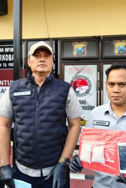 Polres Pelabuhan Tanjung Perak Amankan Tersangka Kurir bawa 100,72 gram Sabu