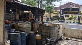 Diduga Upeti Lancar, Bisnis Penimbunan Solar Subsidi Bebas Beraksi Dekat Mapolsek Tanah Merah Bangkalan