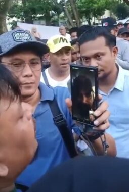 Kasat Reskrim Fasilitasi Video Call, Ribuan Petani Aceh Timur Reda Usai Bupati Janji Bertemu