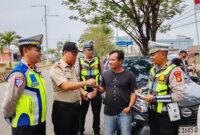 Samsat Menyapa di Muratara, Pengendara Diberi Masker dan Jas Hujan, Kesadaran Pajak Capai 60 Persen