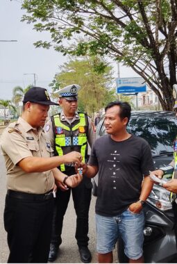 Samsat Menyapa di Muratara, Pengendara Diberi Masker dan Jas Hujan, Kesadaran Pajak Capai 60 Persen