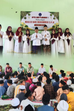 Tanamkan Akhlak dan Cinta kepada Rasulullah melalui Gelar Maulid Nabi di SDN Kendaban 1, Tanah Merah: