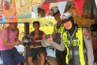 Atas Atensi Kasat Lantas Kompol Eko Aprianto, Aiptu Rifai dan Polwan Novi Edukasi Tertib Lalin Lewat Program Polantas Menyapa
