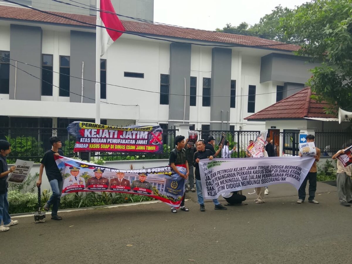 Ada Bayang-bayang Khofifah di Kasus Pungli ESDM, Kejati Jatim Dituding Tebang Pilih