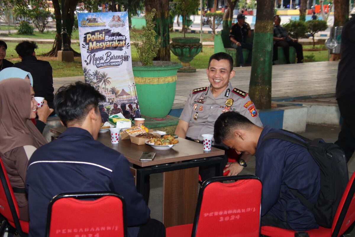 Sambil Ngopi dan Gorengan, Kapolresta Sumenep Tampung Curhatan Warga di Taman Bunga