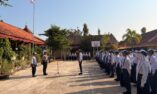 Di Bawah Kibaran Merah Putih, Polisi Ajak Siswa SMPN 5 Sumenep Tertib Berlalu Lintas